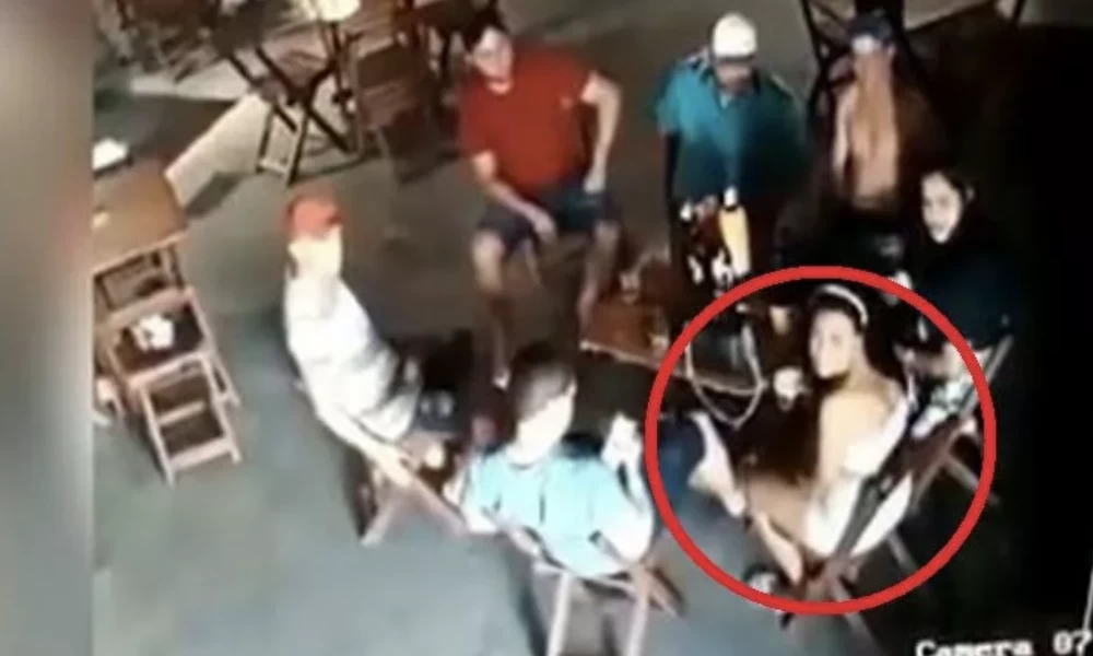 Σύζυγος πυροβολεί νεότερη γυναίκα που κάθεται με τον άντρα της σε μπαρ